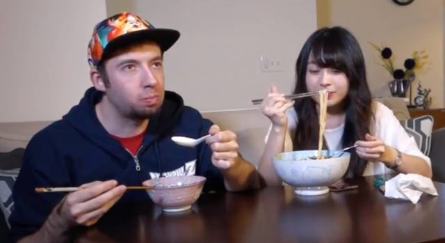 最近打開Youtube會有種螺螄粉的味道…老外挑戰中華「黑暗料理」